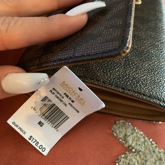 Michael Kors wallet - Picture 7 of 7